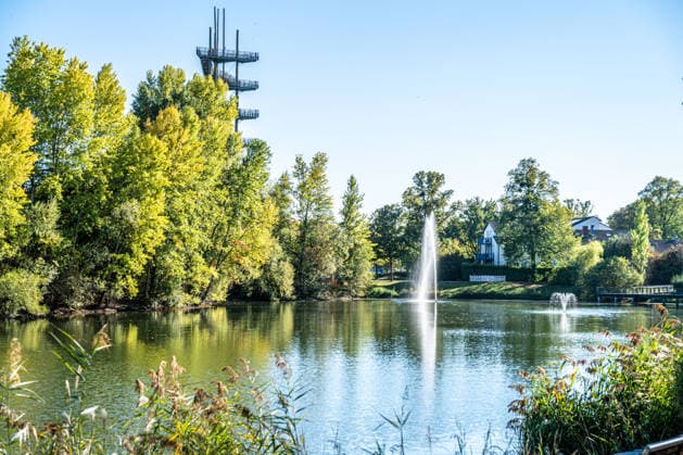 Sonne statt Herbstgrau: Kehl genießt mildes Oktoberwetter, Sonniges und für die Jahreszeit mildes Herbstwetter sorgt am Mittwoch, 7. Oktober 2026, in Kehl für beinahe spätsommerliche Eindrücke. Noch bestimmt Hochdruckeinfluss mit sehr milder Luft das Wetter in Süddeutschland. Die freundliche Wetterphase ist jedoch nur von kurzer Dauer: Nach Angaben des Deutschen Wetterdienstes zieht ab Mittwochabend von Westen ein kräftiger Tiefausläufer auf. In der Nacht zum Donnerstag und am Donnerstag sind gebietsweise Regen, örtlich Starkregen sowie einzelne Gewitter möglich. Kehl Baden-Württemberg Deutschland Kehl