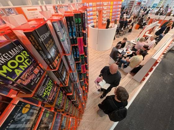 Eroeffnung der 78. Frankfurter Buchmesse am Mittwoch (07.10.2026) in Frankfurt am Main (Foto: Knaur Verlag auf der Buchmesse). Zunaechst sind die Messehallen der Buchbranche vorbehalten, von Freitag 11 Uhr an bis zum Messeschluss am Sonntag sind auch Privatbesucher willkommen. Ehrengastland der Buchmesse ist in diesem Jahr Tschechien. Das Nachbarland praesentiert seine Literaturszene mit mehr als 100 Veranstaltungen. (Siehe epd-Meldung vom 07.10.2026)