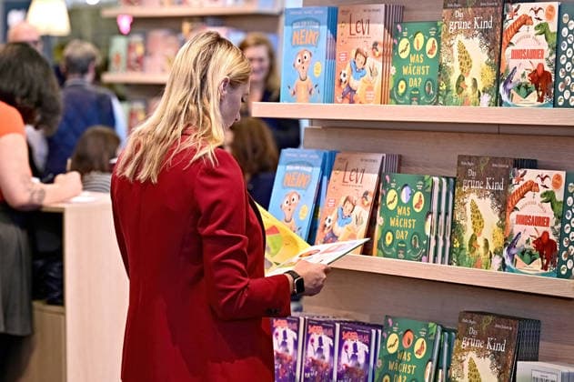 Frankfurter Buchmesse 2026. Besucher der Frankfurter Buchmesse am 07.10.2026. 20261007MWI151297