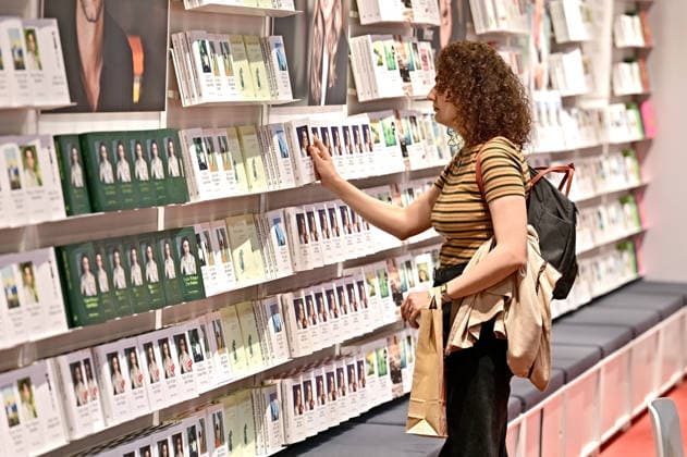 Frankfurter Buchmesse 2026. Besucher der Frankfurter Buchmesse am 07.10.2026. 20261007MWI151327