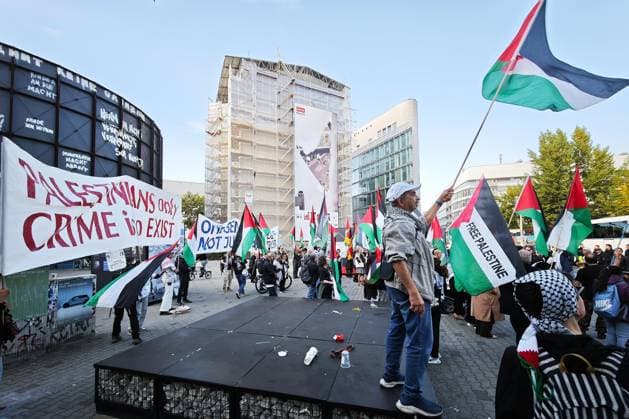 Berlin, Deutschland, 07.10.2026: Pro-Palästinenser-Demo am 3. Jahrestag des Anschlags der Hamas auf Israel nahe Checkpoint Charlie im Bezirk Mitte. Copyright: xdtsxNachrichtenagenturx dts_137508