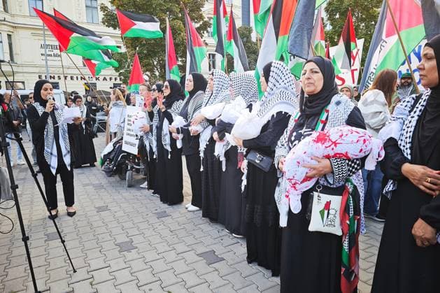 Berlin, Deutschland, 07.10.2026: Pro-Palästinenser-Demo am 3. Jahrestag des Anschlags der Hamas auf Israel nahe Checkpoint Charlie im Bezirk Mitte. Copyright: xdtsxNachrichtenagenturx dts_137510
