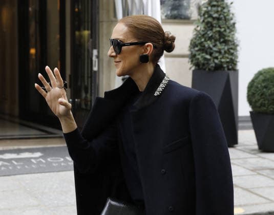 Céline Dion greets her fans in the rain as she leaves the Royal Monceau Hotel in Paris, before heading to the La Plénitude Arena in Paris La Défense to continue her concert series, October 7, 2026 Marc Ausset Lacroix Bestimage Celine Dion greets fans in the rain as she leaves the Royal Monceau Hotel in Paris, before heading to the La Plénitude Arena at Paris La Défense to continue her concert series on October 7, 2026 Paris France  Copyright: xMarcxAussetxLacroixx xBestimagexMarcxAussetxLacroixx xBestimagex
