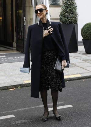 Céline Dion greets her fans in the rain as she leaves the Royal Monceau Hotel in Paris, before heading to the La Plénitude Arena in Paris La Défense to continue her concert series, October 7, 2026 Marc Ausset Lacroix Bestimage Celine Dion greets fans in the rain as she leaves the Royal Monceau Hotel in Paris, before heading to the La Plénitude Arena at Paris La Défense to continue her concert series on October 7, 2026 Paris France  Copyright: xMarcxAussetxLacroixx xBestimagexMarcxAussetxLacroixx xBestimagex