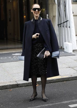 Céline Dion greets her fans in the rain as she leaves the Royal Monceau Hotel in Paris, before heading to the La Plénitude Arena in Paris La Défense to continue her concert series, October 7, 2026 Marc Ausset Lacroix Bestimage Celine Dion greets fans in the rain as she leaves the Royal Monceau Hotel in Paris, before heading to the La Plénitude Arena at Paris La Défense to continue her concert series on October 7, 2026 Paris France  Copyright: xMarcxAussetxLacroixx xBestimagexMarcxAussetxLacroixx xBestimagex