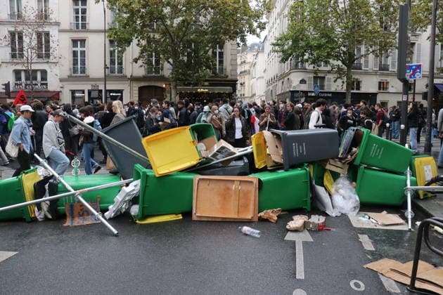 Student blockade near Sciences Po Paris PARIS, FRANCE - OCTOBER 7: Students gather behind makeshift barricades made of trash bins and metal barriers near Sciences Po Paris as part of ongoing mobilization linked to the broader high school and university protest movement in Paris, France, on October 7, 2026. A heavy police presence is deployed at the scene as students denounce conditions in the education system and express solidarity with mobilized high school students. Umit Donmez Anadolu Paris France. Editorial use only. Please get in touch for any other usage.  Copyright: x2026xAnadoluxUmitxDonmezx