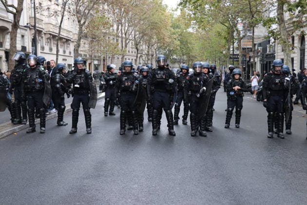 Student blockade near Sciences Po Paris PARIS, FRANCE - OCTOBER 7: A heavy police presence is deployed at the scene as students denounce conditions in the education system and express solidarity with mobilized high school students in Paris, France, on October 7, 2026. Students gather behind makeshift barricades made of trash bins and metal barriers near Sciences Po Paris as part of ongoing mobilization linked to the broader high school and university protest movement. Umit Donmez Anadolu Paris France. Editorial use only. Please get in touch for any other usage.  Copyright: x2026xAnadoluxUmitxDonmezx