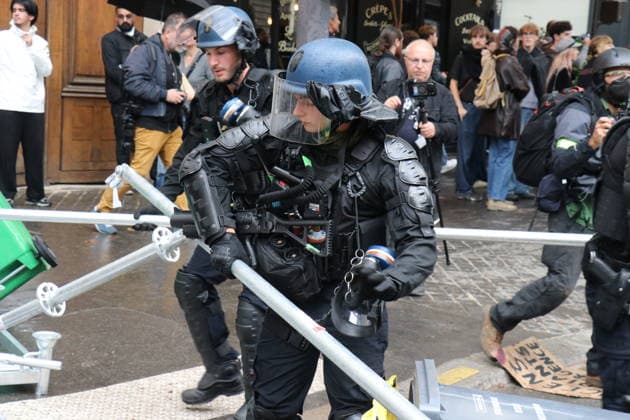 Student blockade near Sciences Po Paris PARIS, FRANCE - OCTOBER 7: A heavy police presence is deployed at the scene as students denounce conditions in the education system and express solidarity with mobilized high school students in Paris, France, on October 7, 2026. Students gather behind makeshift barricades made of trash bins and metal barriers near Sciences Po Paris as part of ongoing mobilization linked to the broader high school and university protest movement. Umit Donmez Anadolu Paris France. Editorial use only. Please get in touch for any other usage.  Copyright: x2026xAnadoluxUmitxDonmezx