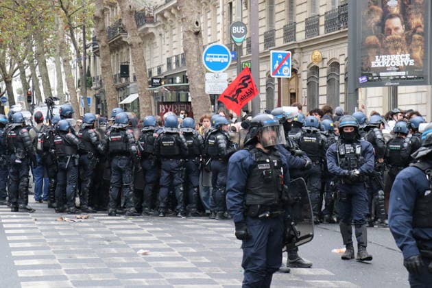 Student blockade near Sciences Po Paris PARIS, FRANCE - OCTOBER 7: A heavy police presence is deployed at the scene as students denounce conditions in the education system and express solidarity with mobilized high school students in Paris, France, on October 7, 2026. Students gather behind makeshift barricades made of trash bins and metal barriers near Sciences Po Paris as part of ongoing mobilization linked to the broader high school and university protest movement. Umit Donmez Anadolu Paris France. Editorial use only. Please get in touch for any other usage.  Copyright: x2026xAnadoluxUmitxDonmezx
