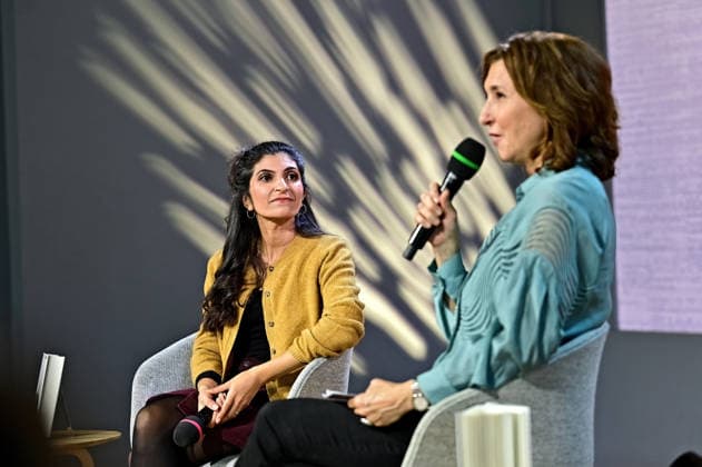 Frankfurter Buchmesse 2026. Schriftstellerin Shida Bazyar ( Gewinnerin Deutscher Buchpreis 2026 ) im Gespräch mit Cecile Schortmann am 07.10.2026 auf der Frankfurter Buchmesse. 20261007MWI151730
