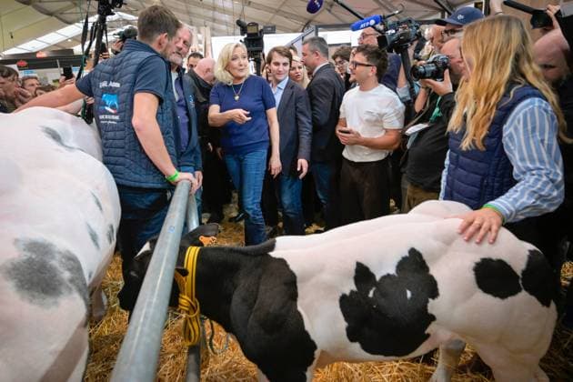 Livestock Summit in Cournon-d Auvergne PHOTOPQR LA MONTAGNE Richard BRUNEL October 7, 2026 Livestock Summit Day 2, Agriculture and Livestock, Marine Le Pen meets two young Blanc-Bleu breeders, Cournon, October 7, 2026 Photo by Richard Brunel Livestock Summit in Cournon d’Auvergne, central France, October 7, 2026 France  Copyright: xPHOTOPQR LAxMONTAGNE MAXPPPxRichardxBRUNELx 20261007LMT7818 20261007LMT7818