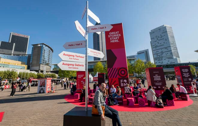 Eroeffnung der 78. Frankfurter Buchmesse am Mittwoch (07.10.2026) in Frankfurt am Main. Zunaechst sind die Messehallen der Buchbranche vorbehalten, von Freitag 11 Uhr an bis zum Messeschluss am Sonntag sind auch Privatbesucher willkommen. Ehrengastland der Buchmesse ist in diesem Jahr Tschechien. Das Nachbarland praesentiert seine Literaturszene mit mehr als 100 Veranstaltungen. (Siehe epd-Meldung vom 07.10.2026)