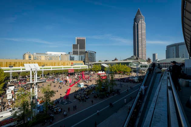 Eroeffnung der 78. Frankfurter Buchmesse am Mittwoch (07.10.2026) in Frankfurt am Main. Zunaechst sind die Messehallen der Buchbranche vorbehalten, von Freitag 11 Uhr an bis zum Messeschluss am Sonntag sind auch Privatbesucher willkommen. Ehrengastland der Buchmesse ist in diesem Jahr Tschechien. Das Nachbarland praesentiert seine Literaturszene mit mehr als 100 Veranstaltungen. (Siehe epd-Meldung vom 07.10.2026)