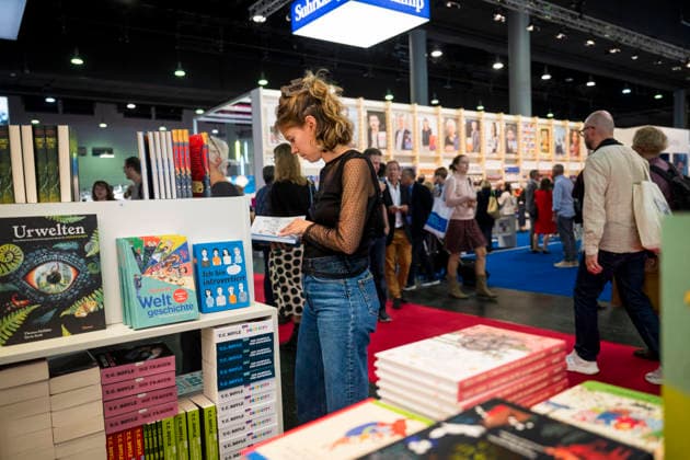 Eroeffnung der 78. Frankfurter Buchmesse am Mittwoch (07.10.2026) in Frankfurt am Main. Zunaechst sind die Messehallen der Buchbranche vorbehalten, von Freitag 11 Uhr an bis zum Messeschluss am Sonntag sind auch Privatbesucher willkommen. Ehrengastland der Buchmesse ist in diesem Jahr Tschechien. Das Nachbarland praesentiert seine Literaturszene mit mehr als 100 Veranstaltungen. (Siehe epd-Meldung vom 07.10.2026)