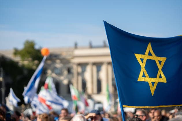 Gedenkfeier auf dem Bebelplatz in Berlin-Mitte, Zentrum der deutschen Hauptstadt;Gedenkveranstaltung 3. Jahrestag Terroranschlag der Hamas in Israel 7. Oktober. Nie vergessen. Niemals schweigen., Berlin Berlin Deutschland Bebelplatz