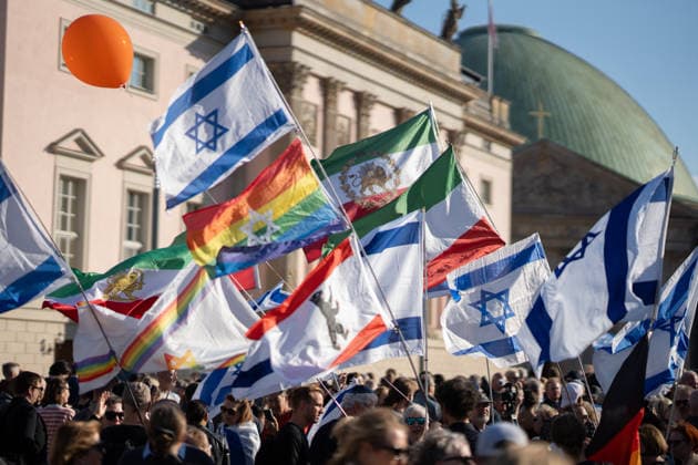 Gedenkfeier auf dem Bebelplatz in Berlin-Mitte, Zentrum der deutschen Hauptstadt;Gedenkveranstaltung 3. Jahrestag Terroranschlag der Hamas in Israel 7. Oktober. Nie vergessen. Niemals schweigen., Berlin Berlin Deutschland Bebelplatz