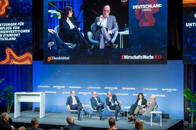 80 Jahre Handelsblatt und 100 Jahre WirtschaftsWoche EUR, Deutschland, Berlin, 07.10.2026: (l-r) Marc Billeb - Sprecher der Geschäftsführung, PwC Deutschland , Carsten Knobel CEO Henkel Europe, Christian Sewing CEO Deutsche Bank sowie Isabella Weber Associate Professor of Economics University of Massachusetts Amhers und Sebastian Matthes Chefredakteur Handelsblatt auf der in Berlin stattfindenen Jubiläumsveranstaltung von 80 Jahre Handelsblatt und 100 Jahre WirtschaftsWoche.