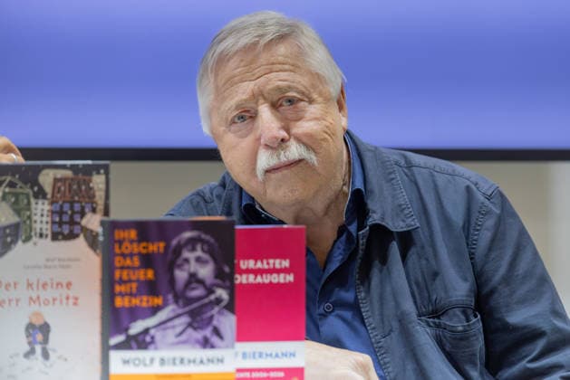 Buchmesse Frankfurt 2026 Wolf Biermann spricht über die Auszüge aus seinen Tagebüchern und sein bewegtes Leben. Buchtitel: Ihr löscht das Feuer mit Benzin., Frankfurt am Main Hessen Deutschland Messegelände