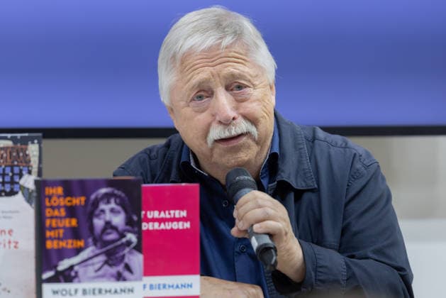 Buchmesse Frankfurt 2026 Wolf Biermann spricht über die Auszüge aus seinen Tagebüchern und sein bewegtes Leben. Buchtitel: Ihr löscht das Feuer mit Benzin., Frankfurt am Main Hessen Deutschland Messegelände