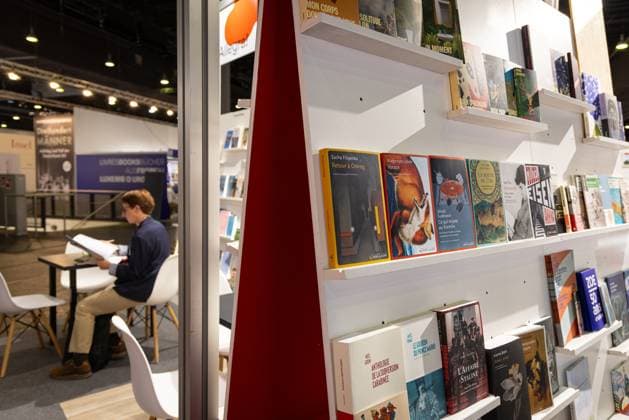 78. Frankfurter Buchmesse Besucherinnen und Besucher vertiefen sich in Neuerscheinungen auf der Buchmesse in Frankfurt am Main. Die 78. Frankfurter Buchmesse findet vom 7. - 11. Oktober 2026 statt. Frankfurt am Main Messegelände Hessen Deutschland