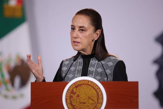 October 7, 2026: TO-45384- CIUDAD DE MEXICO,2026-10-07. Mexican President Claudia Sheinbaum Pardo leads her daily morning press briefing at the National Palace in Mexico City Joined by Luisa Maria Alcalde the briefing addressed plans for renewable energy expansion with CFE constitutional reforms regarding nepotism and federal updates on US relations and legislative approvals. Clasos.com.mx  - ZUMAcs4_ 20261007_faa_cs4_063 Copyright: xLuisxMarinx