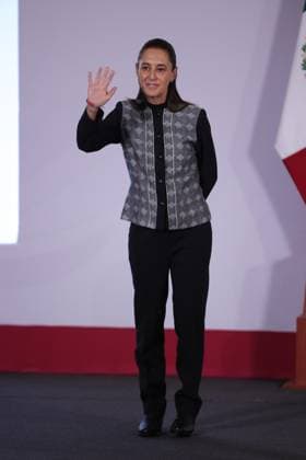 October 7, 2026: TO-45384- CIUDAD DE MEXICO,2026-10-07. Mexican President Claudia Sheinbaum Pardo leads her daily morning press briefing at the National Palace in Mexico City Joined by Luisa Maria Alcalde the briefing addressed plans for renewable energy expansion with CFE constitutional reforms regarding nepotism and federal updates on US relations and legislative approvals. Clasos.com.mx - ZUMAcs4_ 20261007_faa_cs4_101 Copyright: xLuisxMarinx