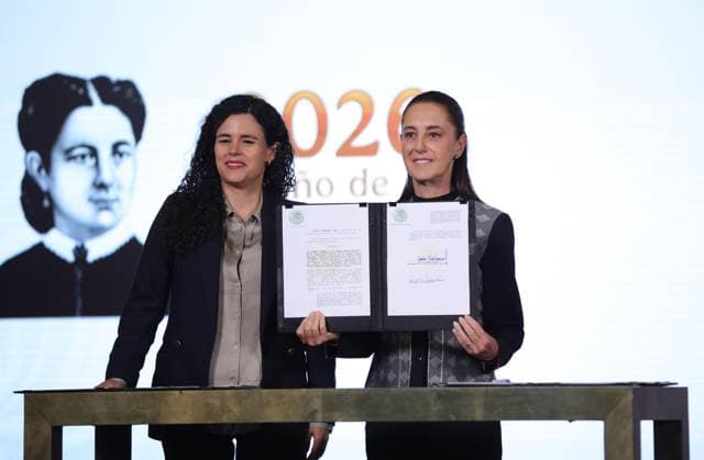 October 7, 2026: TO-45384- CIUDAD DE MEXICO,2026-10-07. Luisa Maria Alcalde Lujan and President of Mexico Claudia Sheinbaum Pardo lead an official document signing ceremony during the daily morning press briefing at the National Palace in Mexico City The signing formalizes the promulgation of the constitutional reform for its publication in the Official Gazette of the Federation. Clasos.com.mx - ZUMAcs4_ 20261007_faa_cs4_100 Copyright: xLuisxMarinx