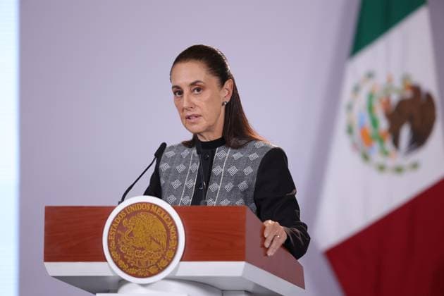 October 7, 2026: TO-45384- CIUDAD DE MEXICO,2026-10-07. Mexican President Claudia Sheinbaum Pardo leads her daily morning press briefing at the National Palace in Mexico City Joined by Luisa Maria Alcalde the briefing addressed plans for renewable energy expansion with CFE constitutional reforms regarding nepotism and federal updates on US relations and legislative approvals. Clasos.com.mx - ZUMAcs4_ 20261007_faa_cs4_127 Copyright: xLuisxMarinx