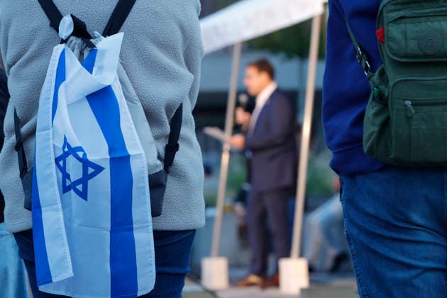 Gedenken 7.10.23 07.10.2026 Drei Jahre nach dem HAMAS Angriff auf Israel mit 1200 getöteten Menschen und 251 Menschen als Geiseln gedenken auf dem Friedensplatz mit einer Installation und einer zentralen Kundgebung zahlreiche Darmstädter. Schirmherr ist Oberbürgermeister Hanno Benz. Darmstadt Hessen Deutschland
