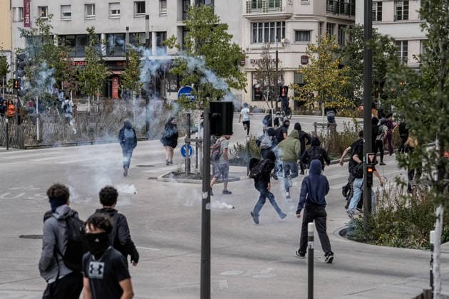 Protest against eduction conditions in Nancy NANCY, FRANCE - OCTOBER 7: Police intervene at the scene using tear gas as students take to the streets to protest education conditions in Nancy, France, on October 7, 2026. Students are taking part in a nationwide high-school mobilization over school conditions and demands for greater education resources, while security units remain deployed around several locations in the city. Muhammed Said Tako Anadolu Nancy France. Editorial use only. Please get in touch for any other usage.  Copyright: x2026xAnadoluxMuhammedxSaidxTakox
