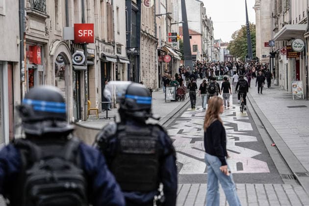 Protest against eduction conditions in Nancy NANCY, FRANCE - OCTOBER 7: A heavy police presence is deployed at the scene as students take to the streets to protest education conditions in Nancy, France, on October 7, 2026. Students are taking part in a nationwide high-school mobilization over school conditions and demands for greater education resources, while security units remain deployed around several locations in the city. Muhammed Said Tako Anadolu Nancy France. Editorial use only. Please get in touch for any other usage.  Copyright: x2026xAnadoluxMuhammedxSaidxTakox