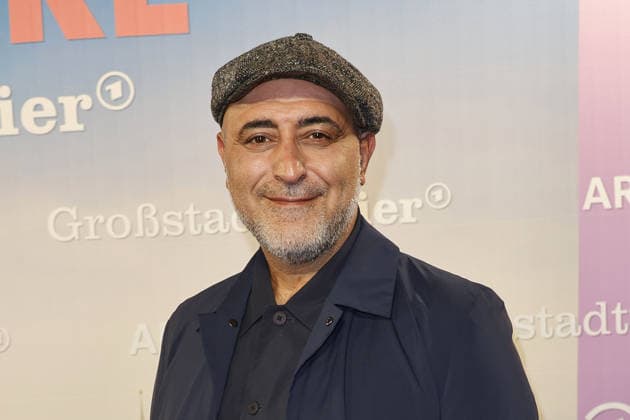Oezguer Karadeniz beim 40 Jahre Großstadtrevier (ARD) Serien Photo Call am 7.10.2026 in der Astor Film Lounge in Hamburg Oezguer Karadeniz attends the photo call for the 40th anniversary of the series *Großstadtrevier* on October 7, 2026 at the Astor Film Lounge in Hamburg, Germany 40 Jahre Grossstadtrevier (ARD) Jubilaeum in Hamburg