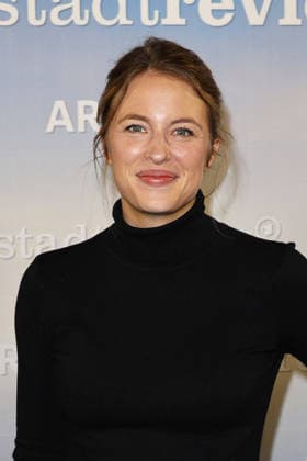 Sinha Melina Gierke attends the photo call for the 40th anniversary of the series *Großstadtrevier* on October 7, 2026 at the Astor Film Lounge in Hamburg, Germany 40th anniversary *Großstadtrevier* photo call in Hamburg, Germany