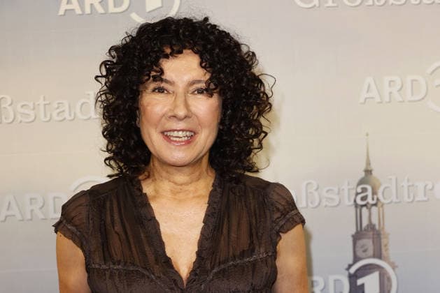 Maria Ketikidou attends the photo call for the 40th anniversary of the series *Großstadtrevier* on October 7, 2026 at the Astor Film Lounge in Hamburg, Germany 40th anniversary *Großstadtrevier* photo call in Hamburg, Germany