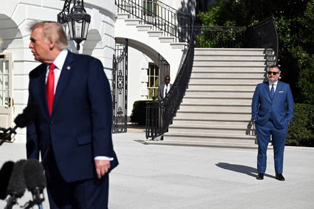 Trump Departs White House on Marine One WASHINGTON, DC - OCT. 7: US Sen. Ted Cruz (R-Tex.) looks on as US President Donald Trump speaks to reporters on Wednesday, Oct. 7, 2026 before departing the White House in Washington, D.C. Trump is set to travel to a campaign rally in San Antonio, Tex. (Photo by Annabelle Gordon Pool For The Washington Post) Washington DC United States  Copyright: xPool ABACAx