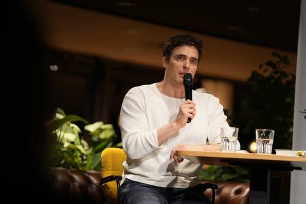 RECORD DATE NOT STATED Datum: 07.10.2026 Ort: Dresden Im Bild: Constantin Schreiber ; Vor einer Buchhandlung (Thalia) in der Dresdner Innenstadt hat es am Mittwochabend Protest gegen eine Lesung des ehemaligen Nachrichten-Sprechers und Moderators Constantin Schreiber gegeben. Schreiber stellte dort am Abend sein neues Buch ,,Die Kraft des Islams vor. Zu der Demonstration hatte die Gruppe ,,Free Palestine Dresden aufgerufen. Hintergrund war Schreibers Auseinandersetzung mit dem Islam sowie seine Positionierung zum Nahostkonflikt. Schreiber hatte bereits im Vorfeld auf den Protestaufruf reagiert und erklaert, die Veranstaltung trotz der angekuendigten Demonstration besuchen zu wollen. Die Lesung fand am Abend in der Buchhandlung auf der Prager Stras xLucas Friedenhainx