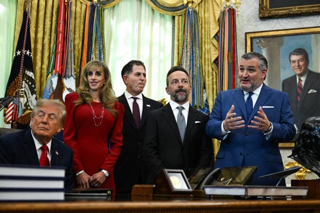 Trump Makes Oval Office Announcement WASHINGTON, DC - OCT. 7: US Senator Ted Cruz (R-TX) speaks as US President Donald Trump makes an announcement on Trump Accounts in the Oval Office on Wednesday, Oct. 7, 2026 at the White House in Washington, D.C. (Photo by Annabelle Gordon Pool For The Washington Post) Washington DC United States  Copyright: xPool ABACAx
