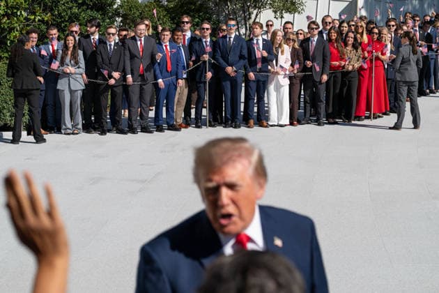 October 7, 2026, Washington, District Of Columbia, United States: Visitors look on as President DONALD TRUMP speaks to reporters on the South Lawn of the White House before departing for San Antonio, Texas. Washington United States  - ZUMAk206 20261007_znp_k206_002 Copyright: xMattxKaminskyx