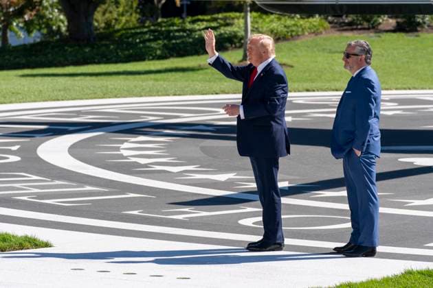 October 7, 2026, Washington, Dc, USA: President Donald Trump, joined by Sen. Ted Cruz, waves to supporters before departing on Marine One from the South Lawn of the White House..Trump was enroute to a campaign event in San Antonio, Texas. Washington USA  - ZUMAs197 20261007_aaa_s197_161 Copyright: xJenxGolbeckx
