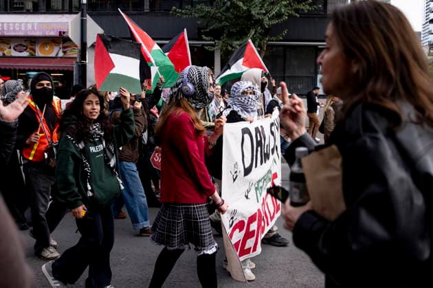 October 7, 2026, Montreal, Pq, CANADA: A person yells at pro-Palestinian demonstrators as they march in Montreal, on Wednesday, Oct. 7, 2026. Montreal CANADA  - ZUMAc35_ 20261007_zaf_c35_055 Copyright: xChristopherxKatsarovx