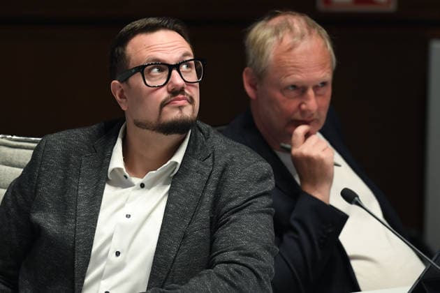 Bezirksvertretung Alt-Oberhausen am 07.10.2026 im Rathaus Oberhausen ( Ratssaal ) Kevin Burmeister ( AfD Landtagskandidat ), links - Wolfgang Kempkes ( OB-Kandidat der AfD Oberhausen ), rechts