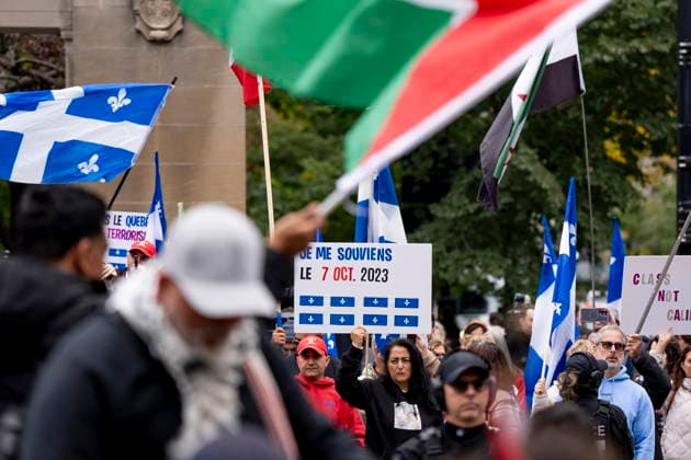 October 7, 2026, Montreal, Pq, CANADA: Pro-Palestinian and pro-Israel demonstrators are separated by police in Montreal, on Wednesday, Oct. 7, 2026. Montreal CANADA  - ZUMAc35_ 20261007_zaf_c35_060 Copyright: xChristopherxKatsarovx