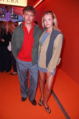 Levin Hotho mit Freundin Lili Hamann bei der ABOUT YOU OPERA FASHION SHOW im Admiralspalast in Berlin am 07.10.2026