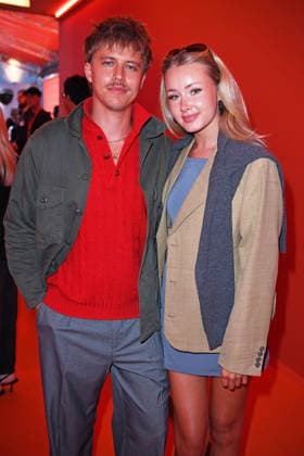 Levin Hotho mit Freundin Lili Hamann bei der ABOUT YOU OPERA FASHION SHOW im Admiralspalast in Berlin am 07.10.2026