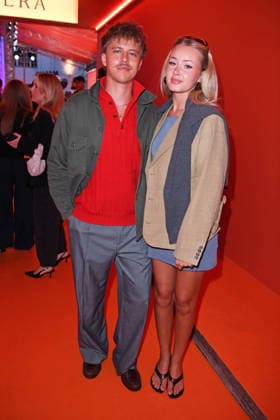 Levin Hotho mit Freundin Lili Hamann bei der ABOUT YOU OPERA FASHION SHOW im Admiralspalast in Berlin am 07.10.2026