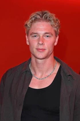 Yanneck Wiese bei der ABOUT YOU OPERA FASHION SHOW im Admiralspalast in Berlin am 07.10.2026
