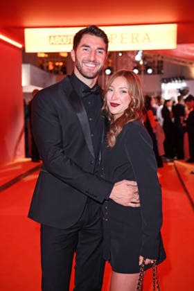 Dennis Gries mit Freundin Katharina Katja Geretschuchin bei der ABOUT YOU OPERA FASHION SHOW im Admiralspalast in Berlin am 07.10.2026