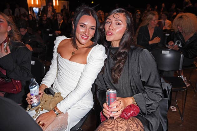 Anna Maria Damm mit Schwester Katharina Damm bei der ABOUT YOU OPERA FASHION SHOW im Admiralspalast in Berlin am 07.10.2026