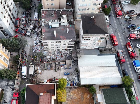 Partial collapse occurs in 7-story building in Istanbul s Maltepe district ISTANBUL, TURKIYE - OCTOBER 8: An aerial view shows search and rescue operations underway after the lower floors of a seven-story building partially collapse in the Maltepe district of Istanbul, Turkiye, on October 8, 2026. Murat Sengul Anadolu Istanbul Turkey. Editorial use only. Please get in touch for any other usage.  Copyright: x2026xAnadoluxMuratxSengulx