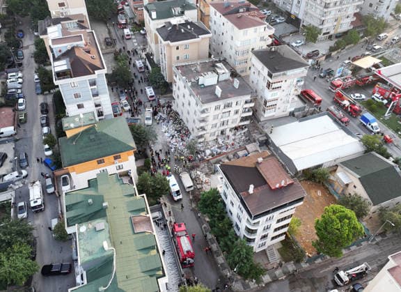 Partial collapse occurs in 7-story building in Istanbul s Maltepe district ISTANBUL, TURKIYE - OCTOBER 8: An aerial view shows search and rescue operations underway after the lower floors of a seven-story building partially collapse in the Maltepe district of Istanbul, Turkiye, on October 8, 2026. Murat Sengul Anadolu Istanbul Turkey. Editorial use only. Please get in touch for any other usage.  Copyright: x2026xAnadoluxMuratxSengulx